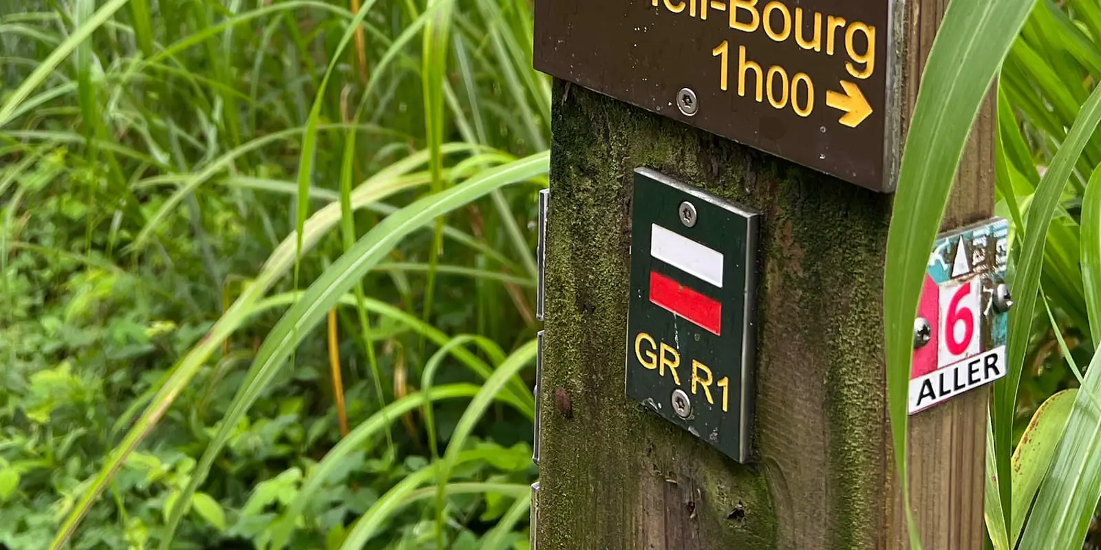 trail sign of the GRR1 on Reunion Island