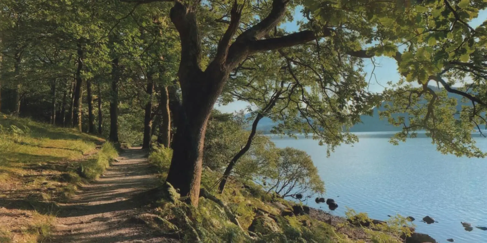 unpaved hiking trail near lake on the Cumbria way