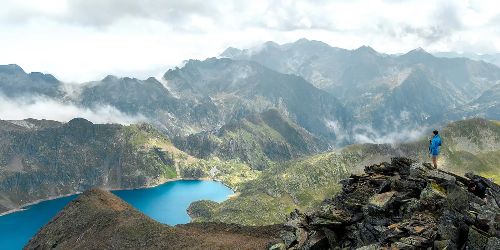 person looking at the panoramic Mountain View on the Porta del Cel hiking trail