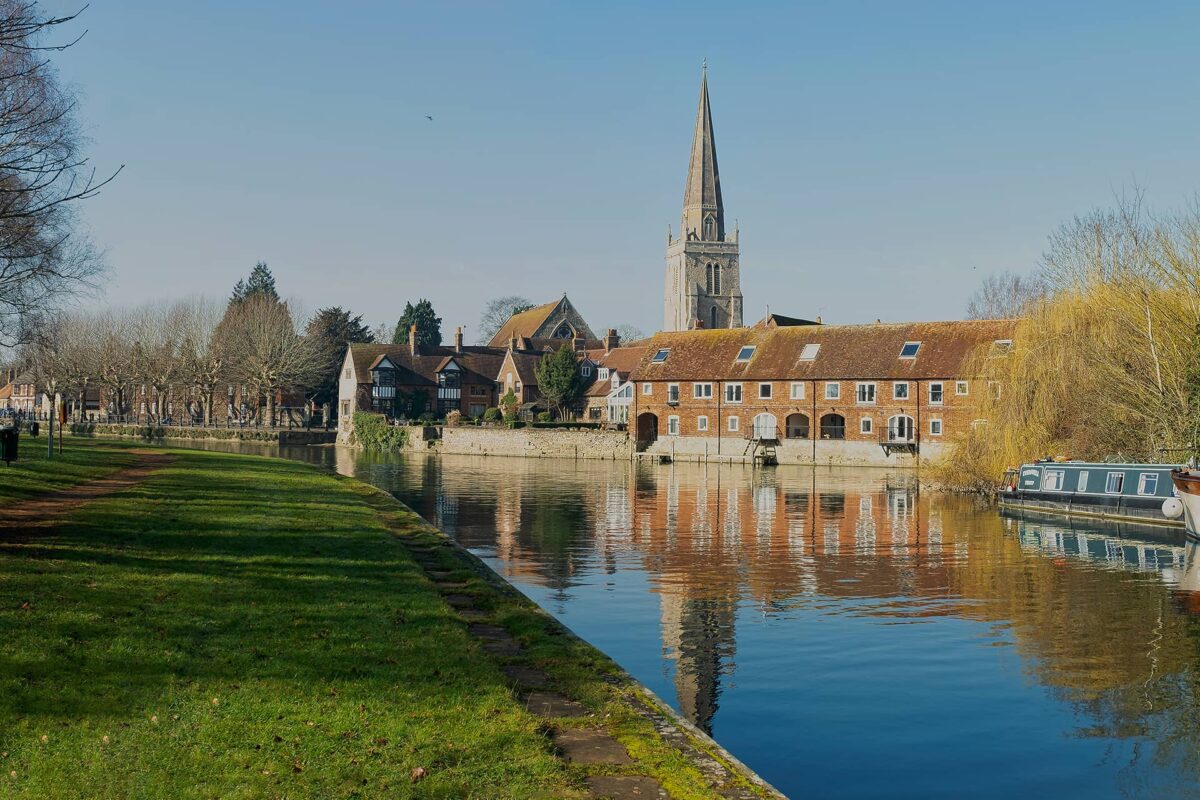 ALONG THE BANKS OF THE THAMES IN ABINGDON