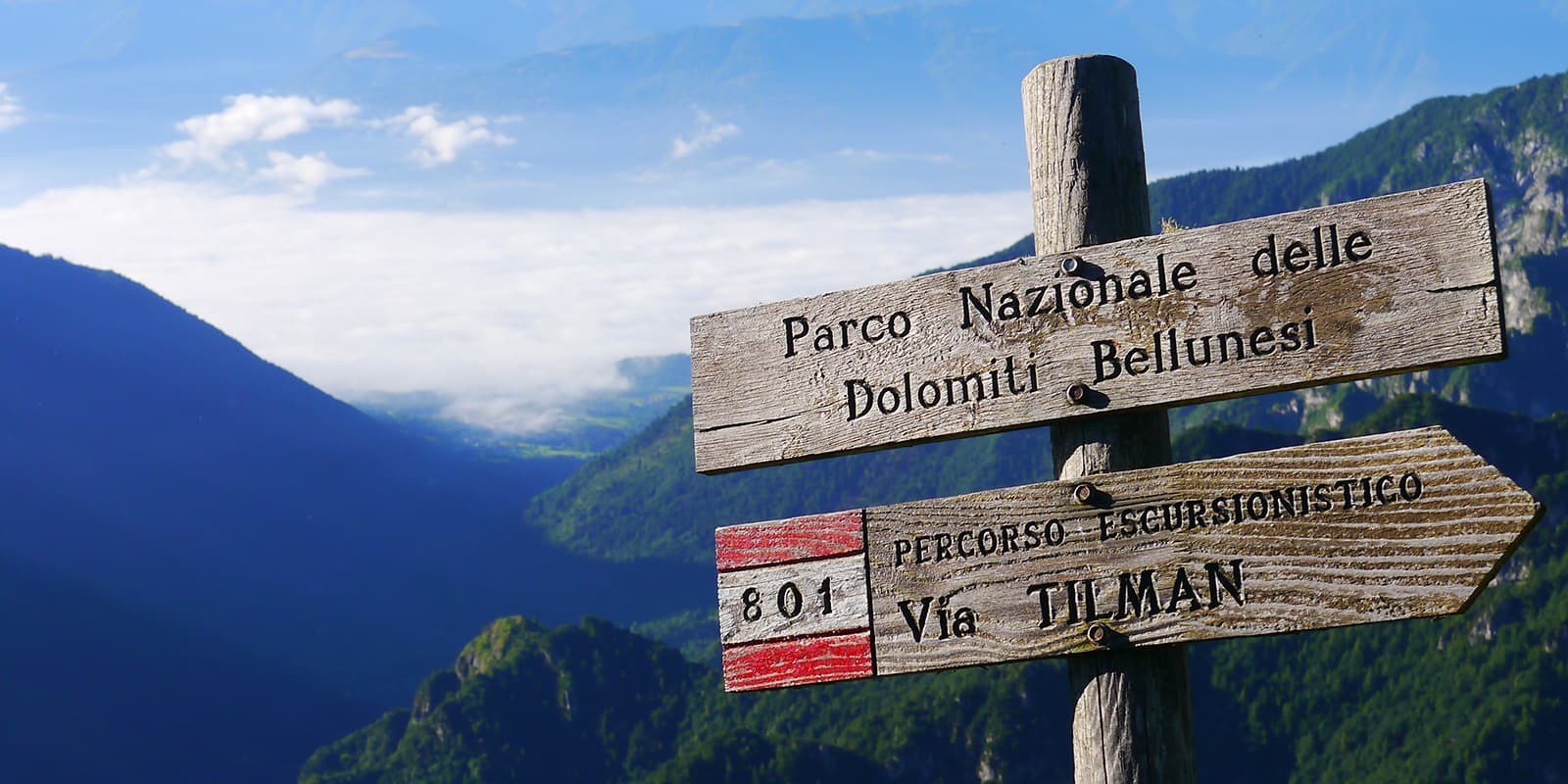 wooden trail sign on the Alta Via 2