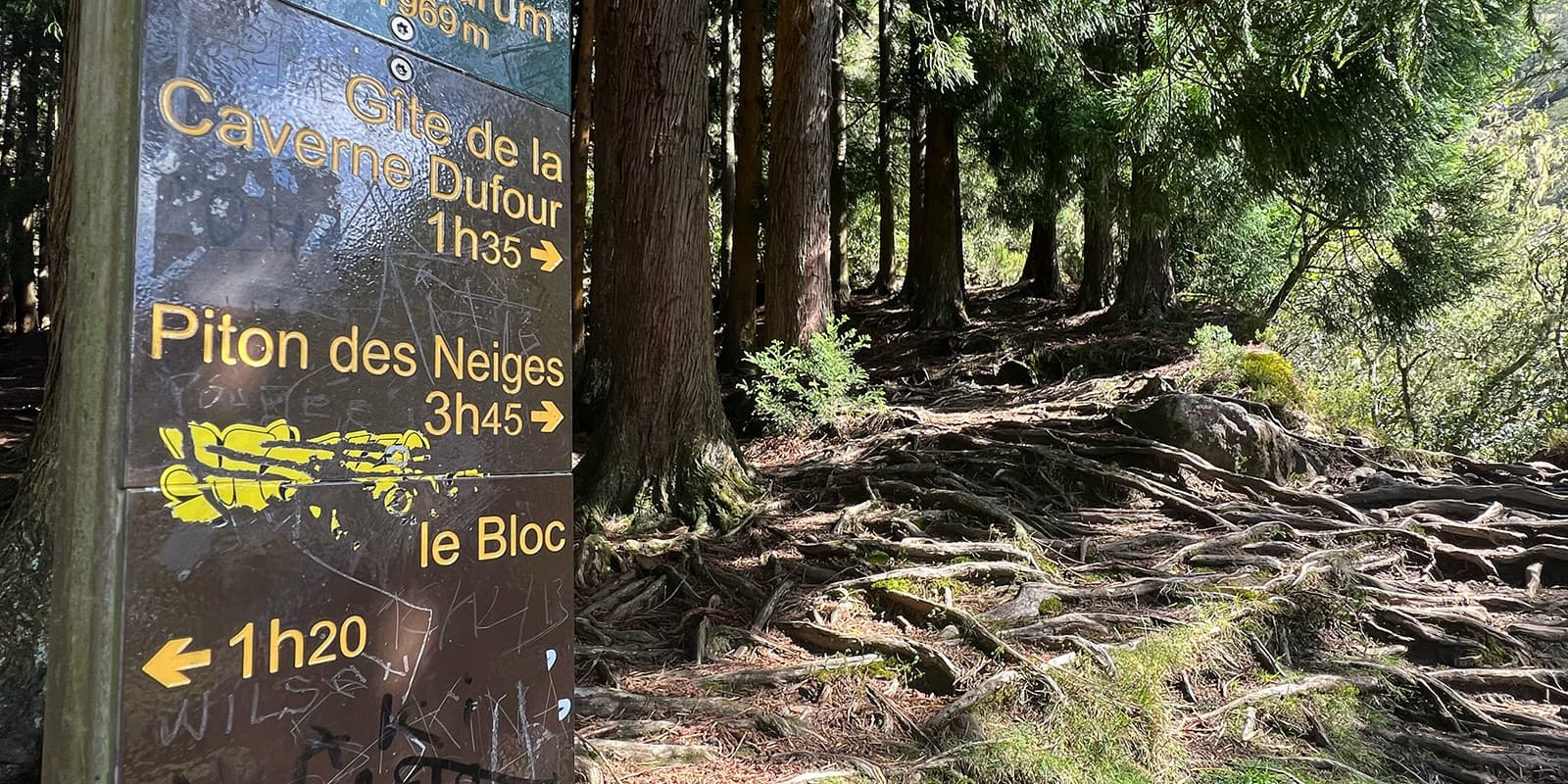 trail sign of the GRR1 on Reunion Island