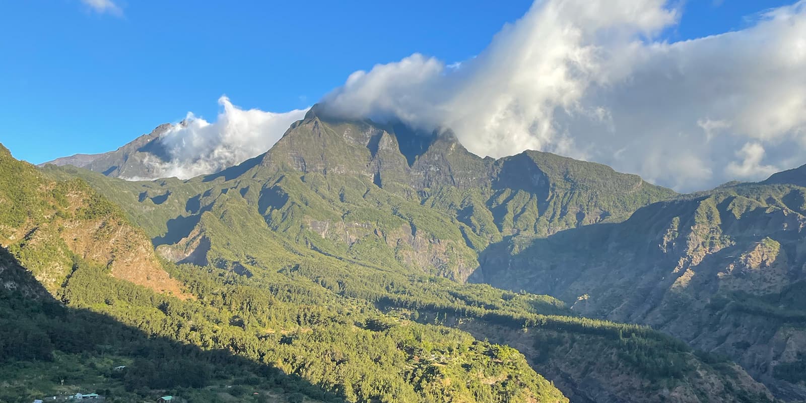 panoramic view of green mountain landscape on the island of Réunion