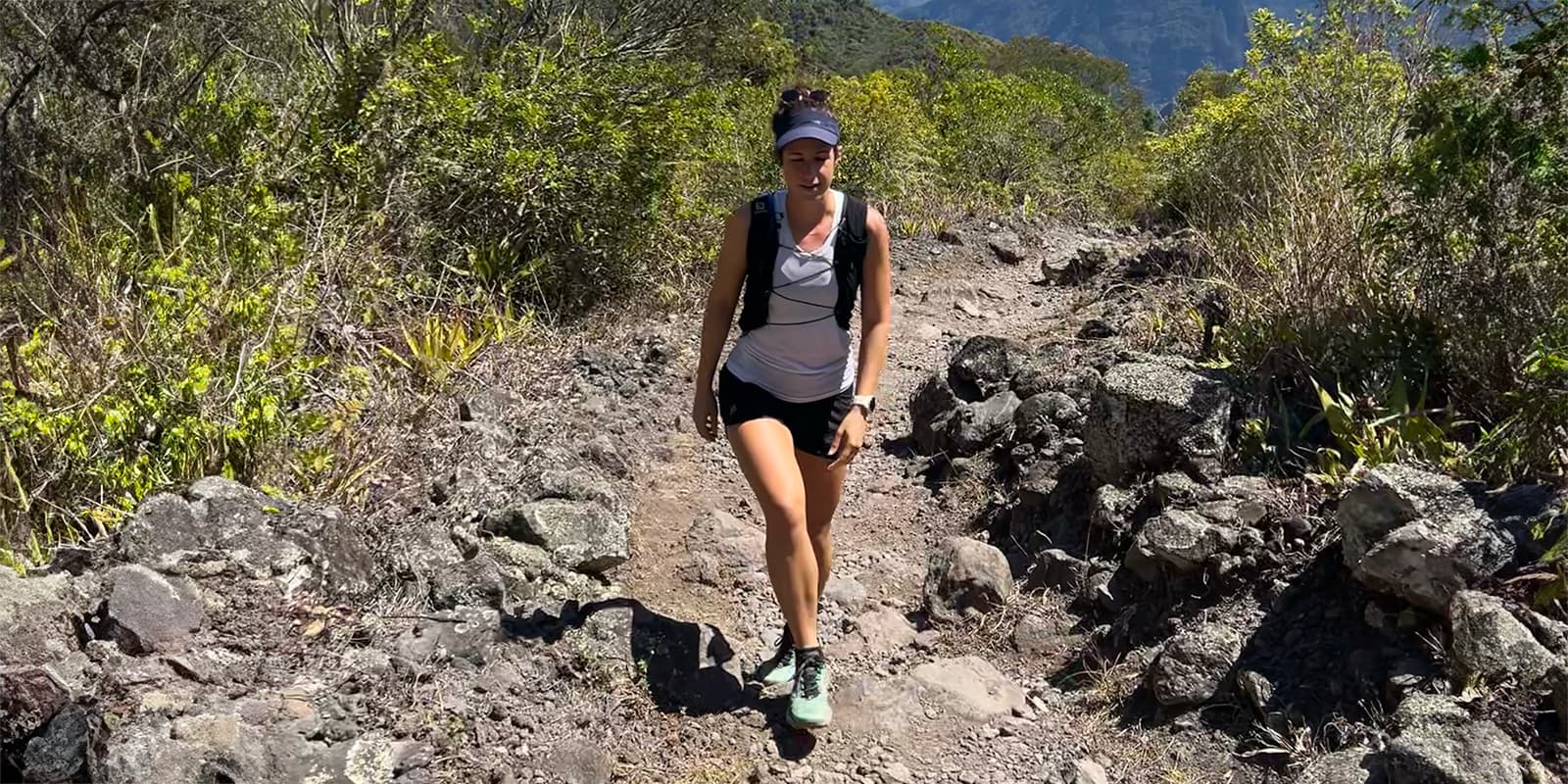 person hiking on unpaved path on the GRR3 on Réunion island