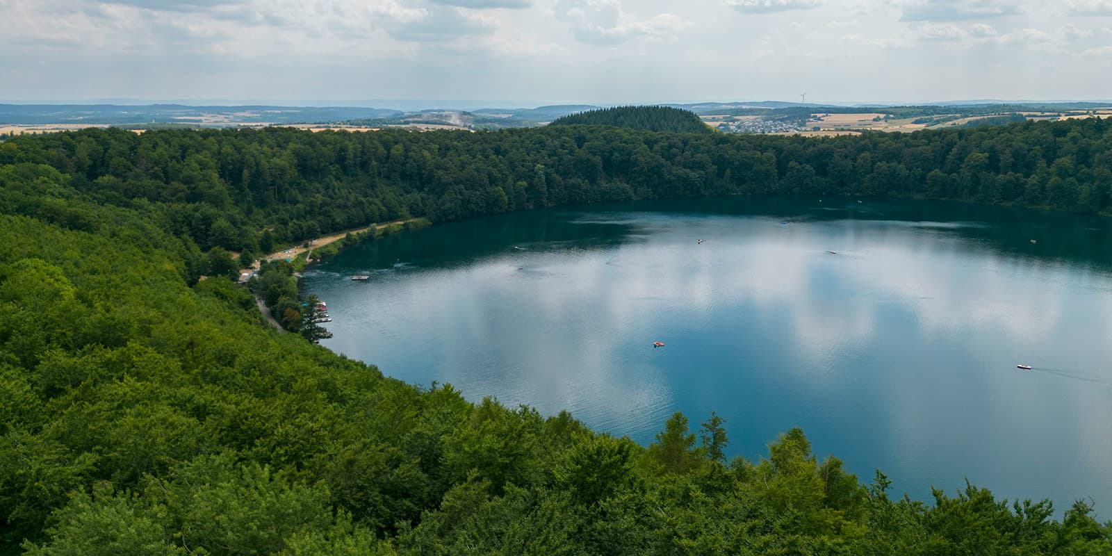 lake surrounded by green trees