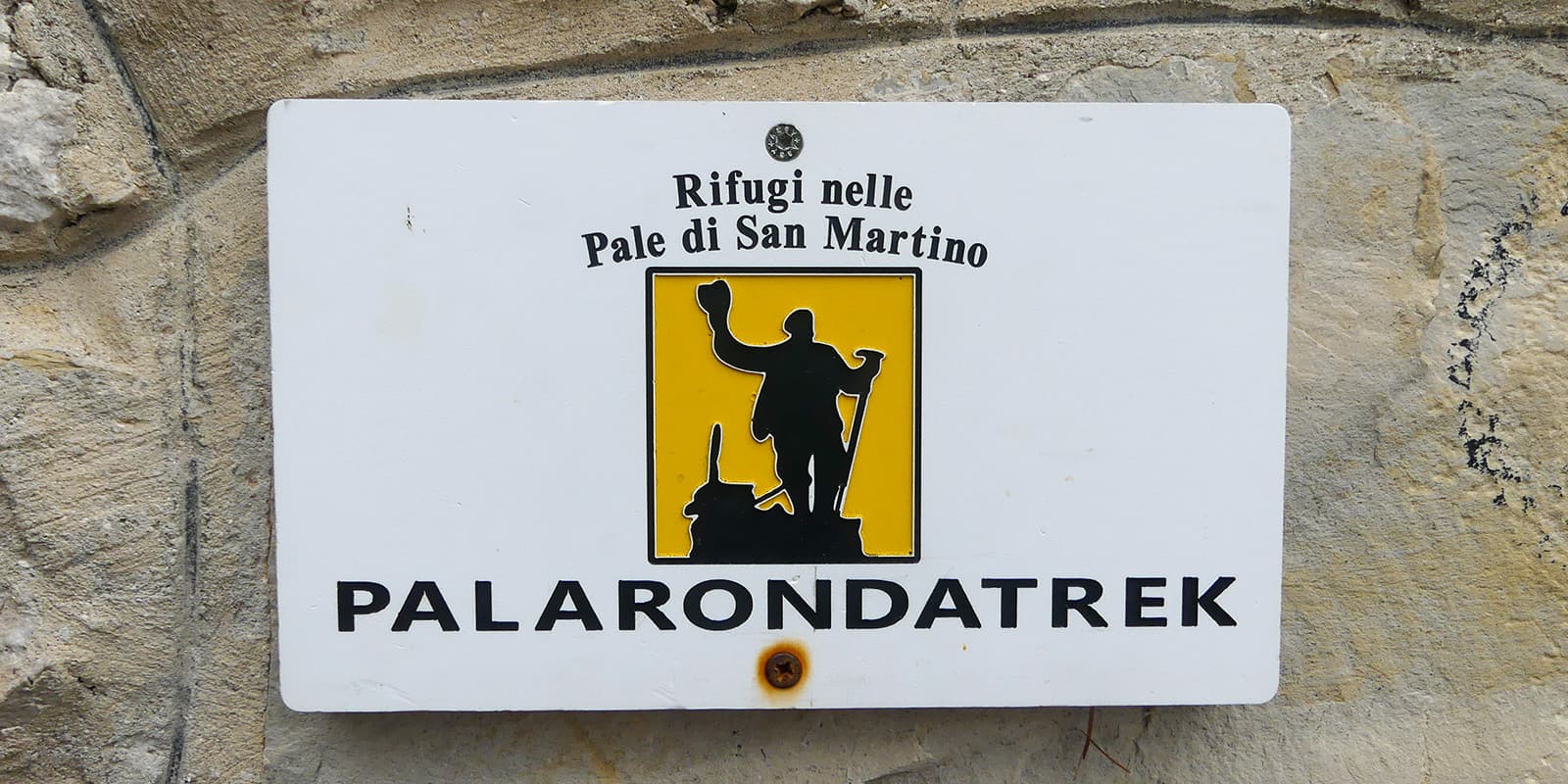 Palaronda trek sign at Refugio