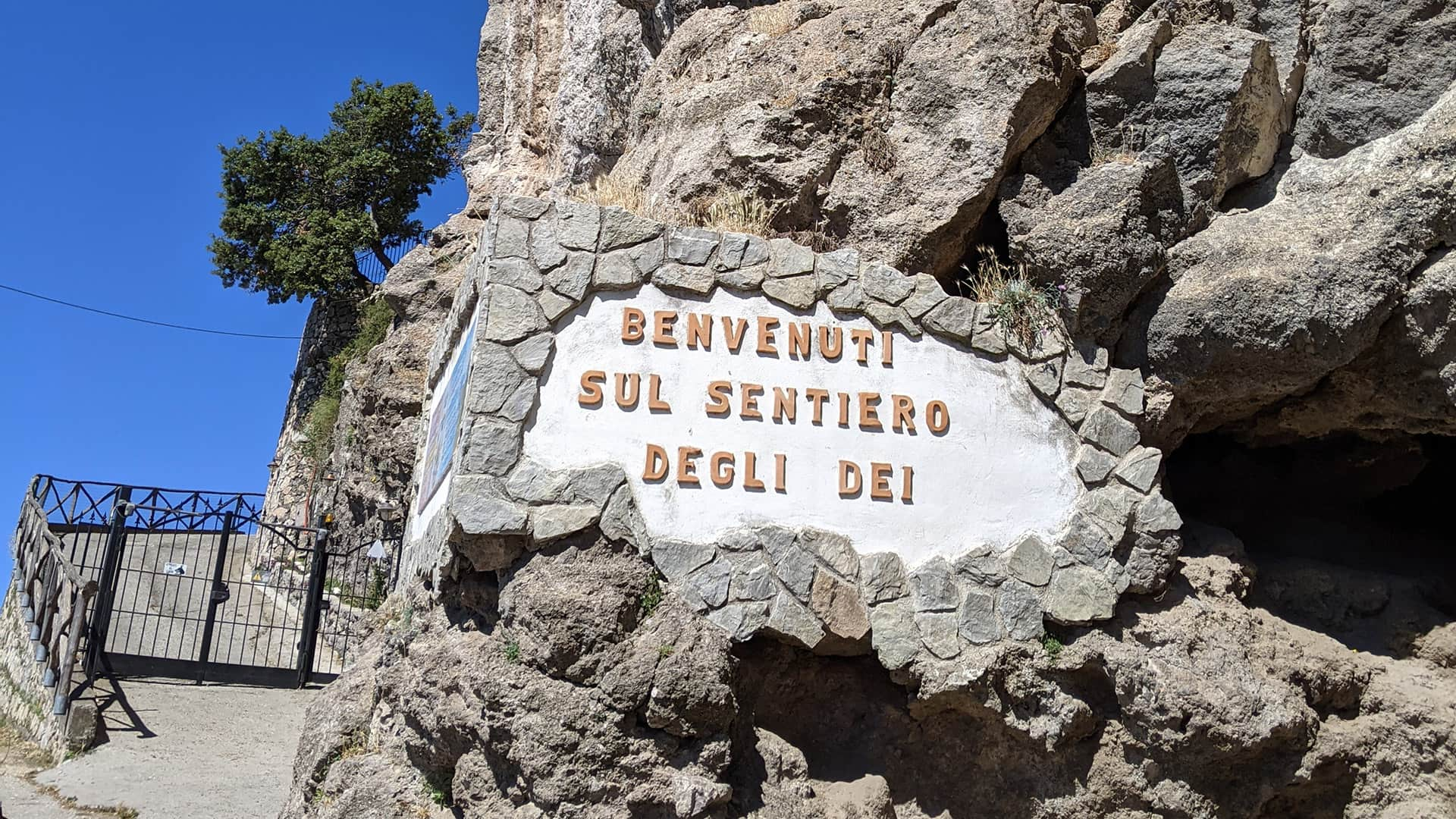 sign on rock in Italian near Amalfi coast