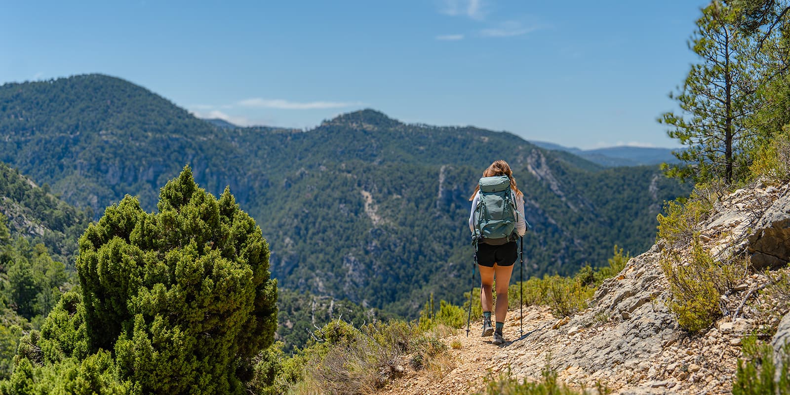 women hiking on the Estels del Sud