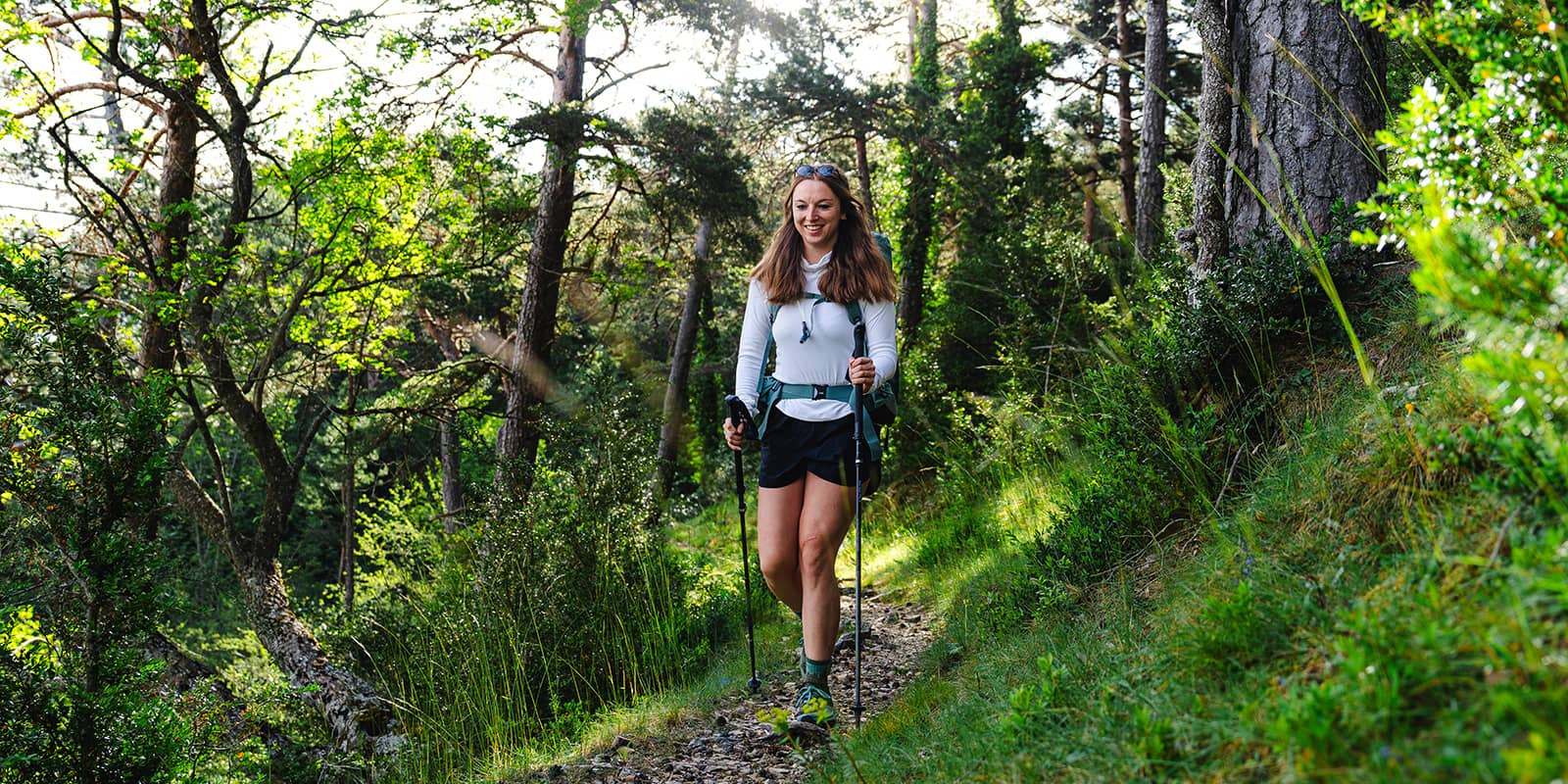 women hiking on the Estels del Sud