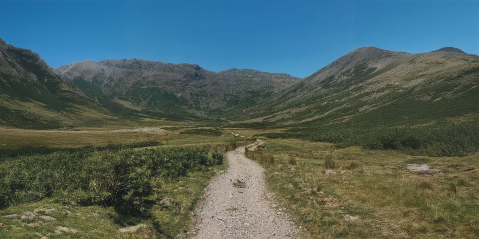 unpaved hiking trail on the Cumbria way