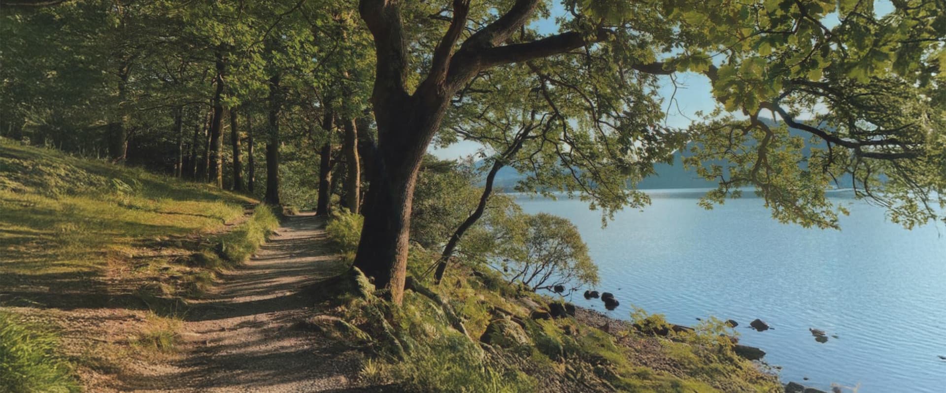 unpaved hiking trail near lake on the Cumbria way