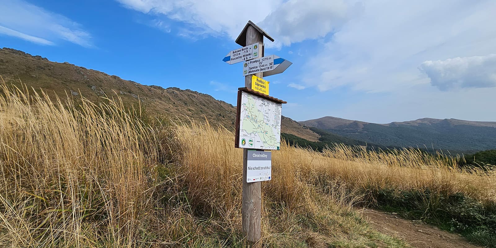 trailmarker in polish mountains