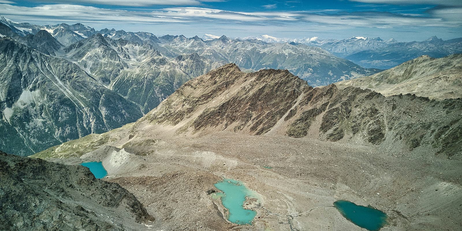 a view of mountain range with a lake in het middle