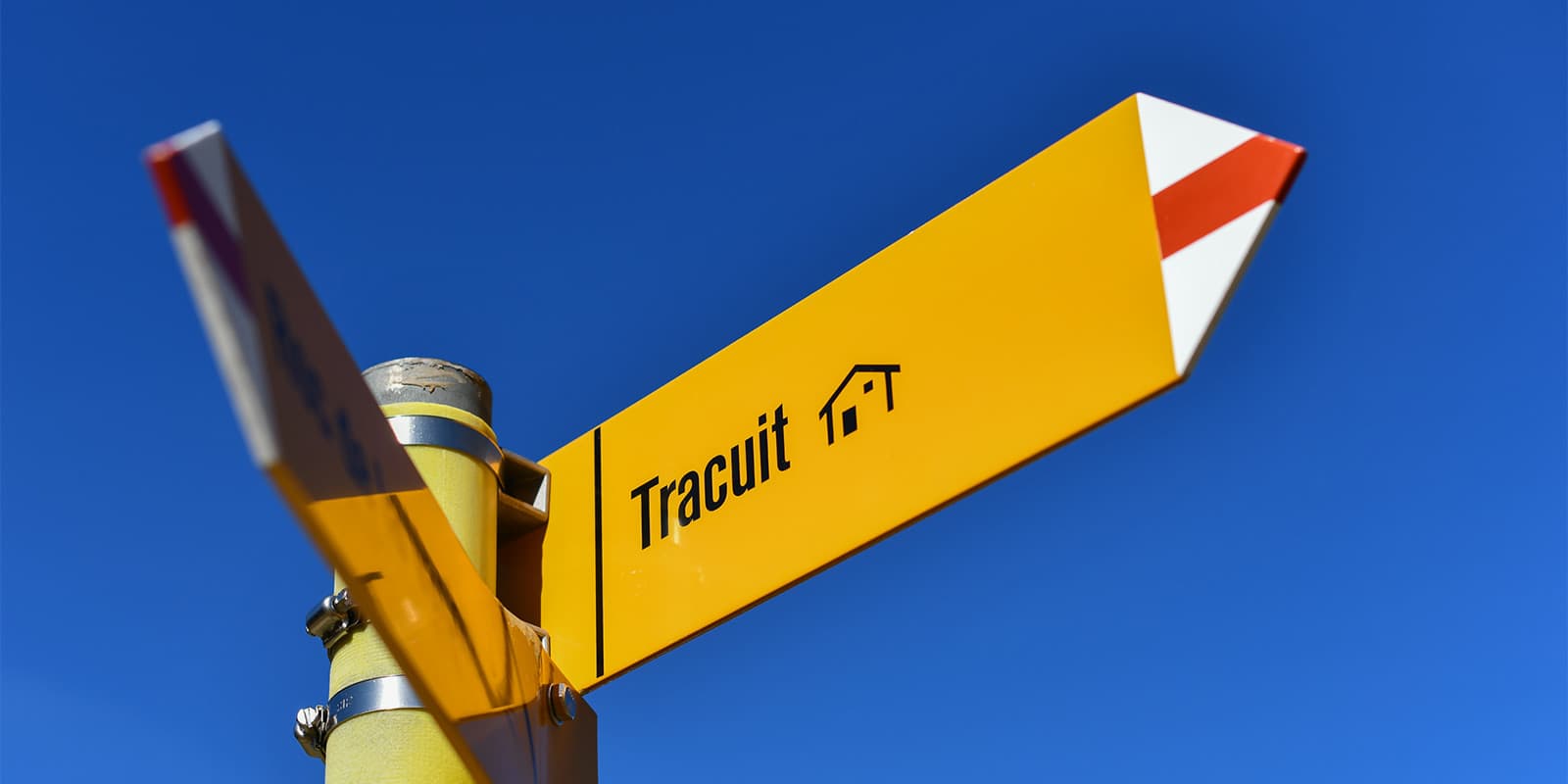 sign to Tracuit mountain hut on the Bishorn climb