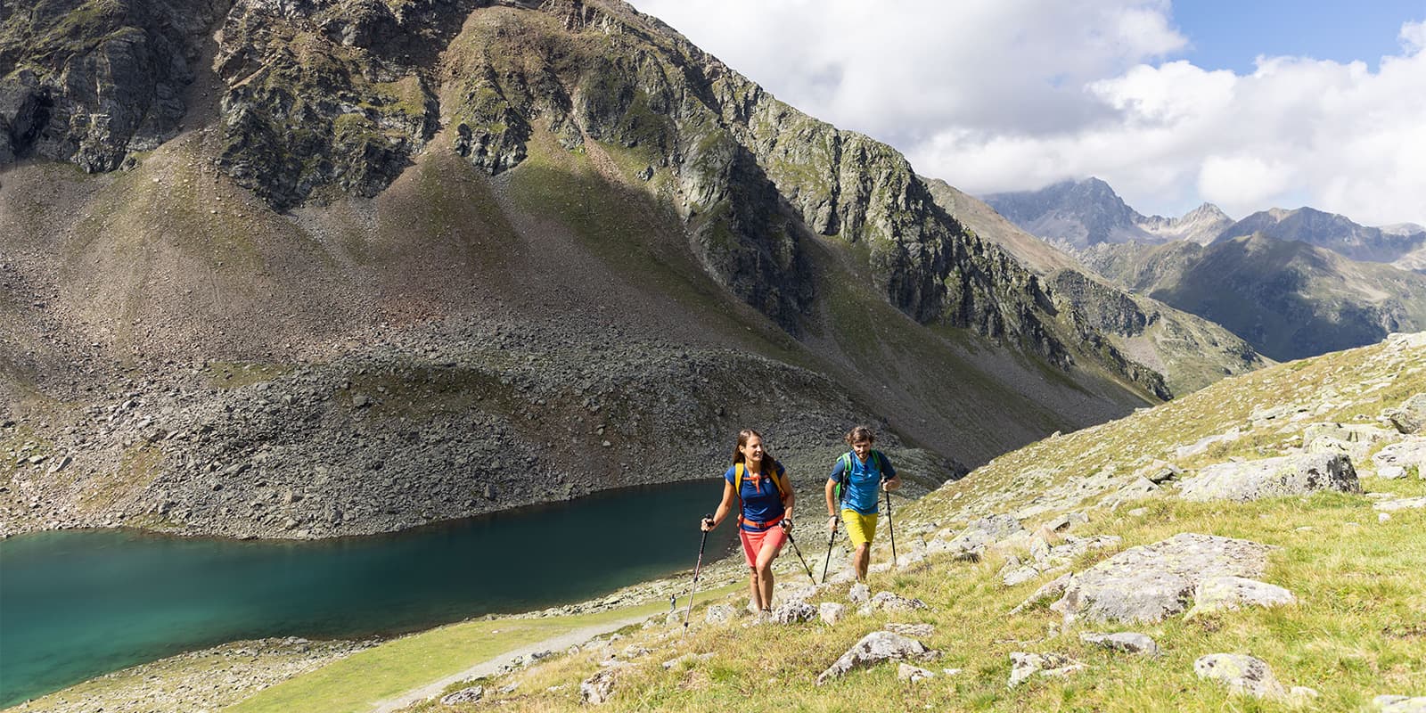 couple hiking on the Three lakes circuit Kühtai in Tyrol