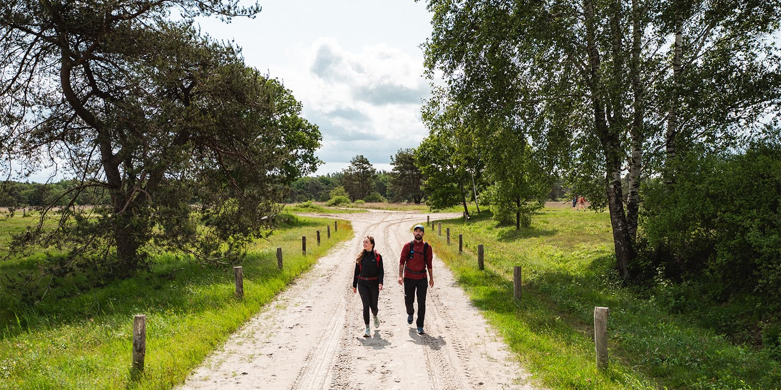 couple hiking on Het Drenthepad