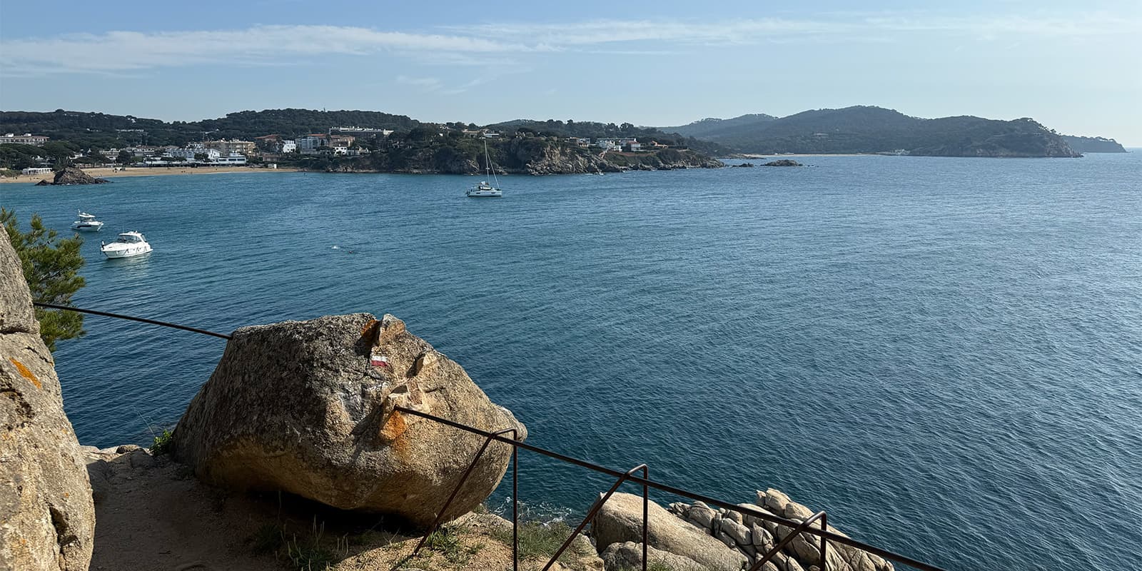 Camí de Ronda hiking trail near the sea