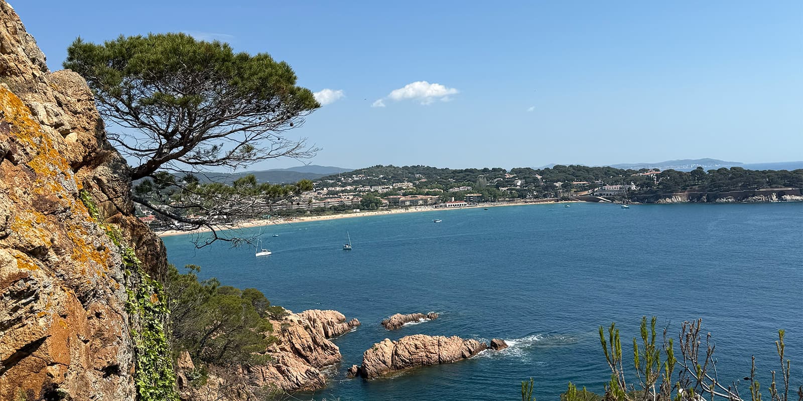 see cliffs near Spanish coastal town on the GR 92