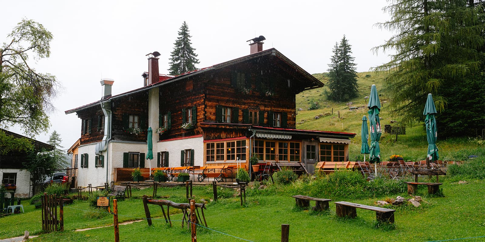 mountain hut on the Adlerweg in Tirol