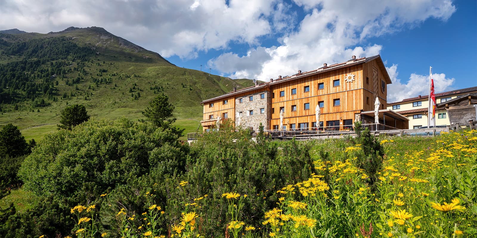 Dortmunder Hütte in Tyrol mountains on the Sellrain Valley hut tour