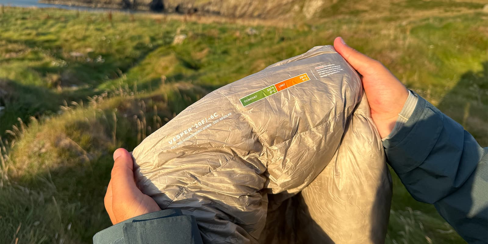 close up shot of the comfort levels displayed on the Therm-a-rest Vesper quilt