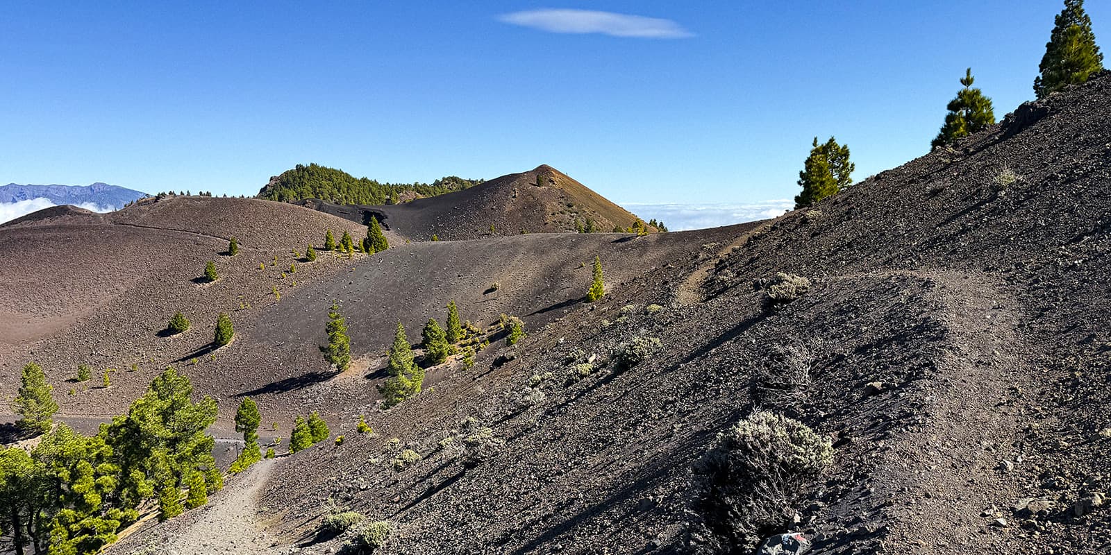 dark sandy trail on the GR 131 on La Palma